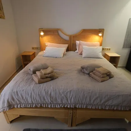 Sobe Teatar 3 Bed & Breakfast