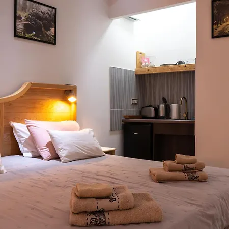 Teatar 3 B&B 수보티차